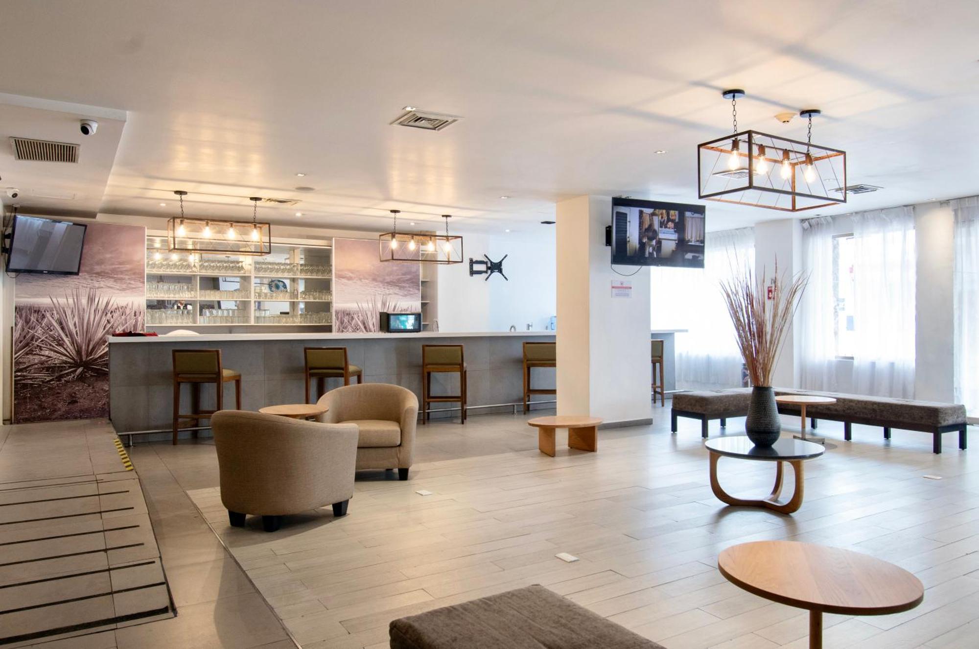 Hotel Plaza Genova Centro Гвадалахара Екстер'єр фото